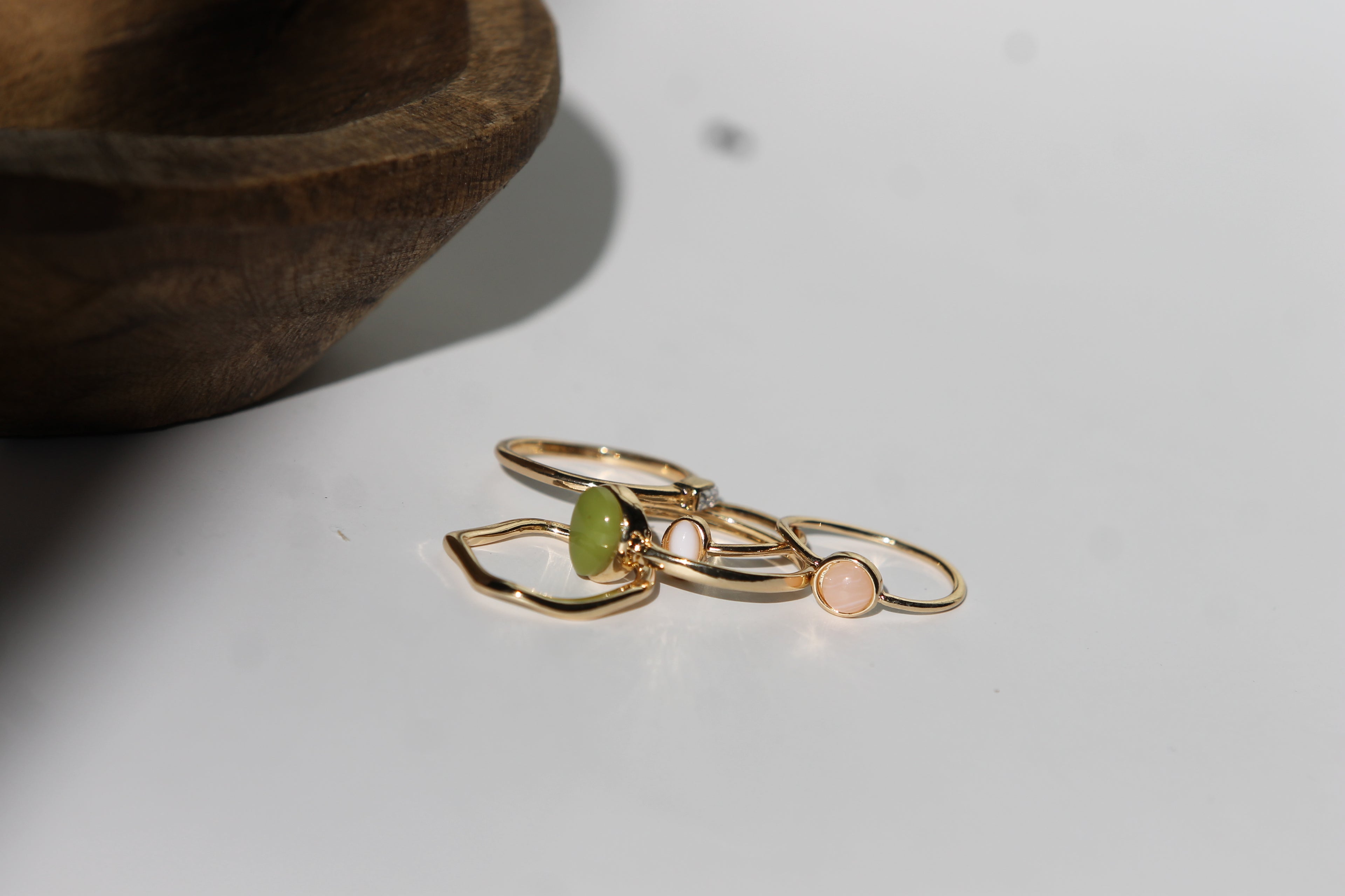 Juego de 5 anillos bañados en oro de 14 quilates