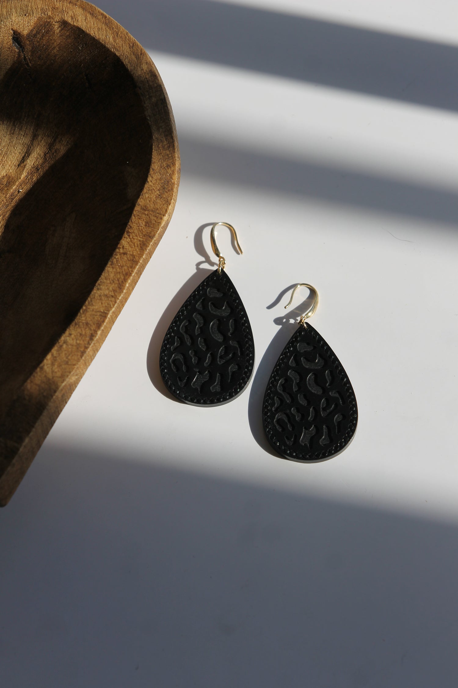 Pendientes colgantes negros