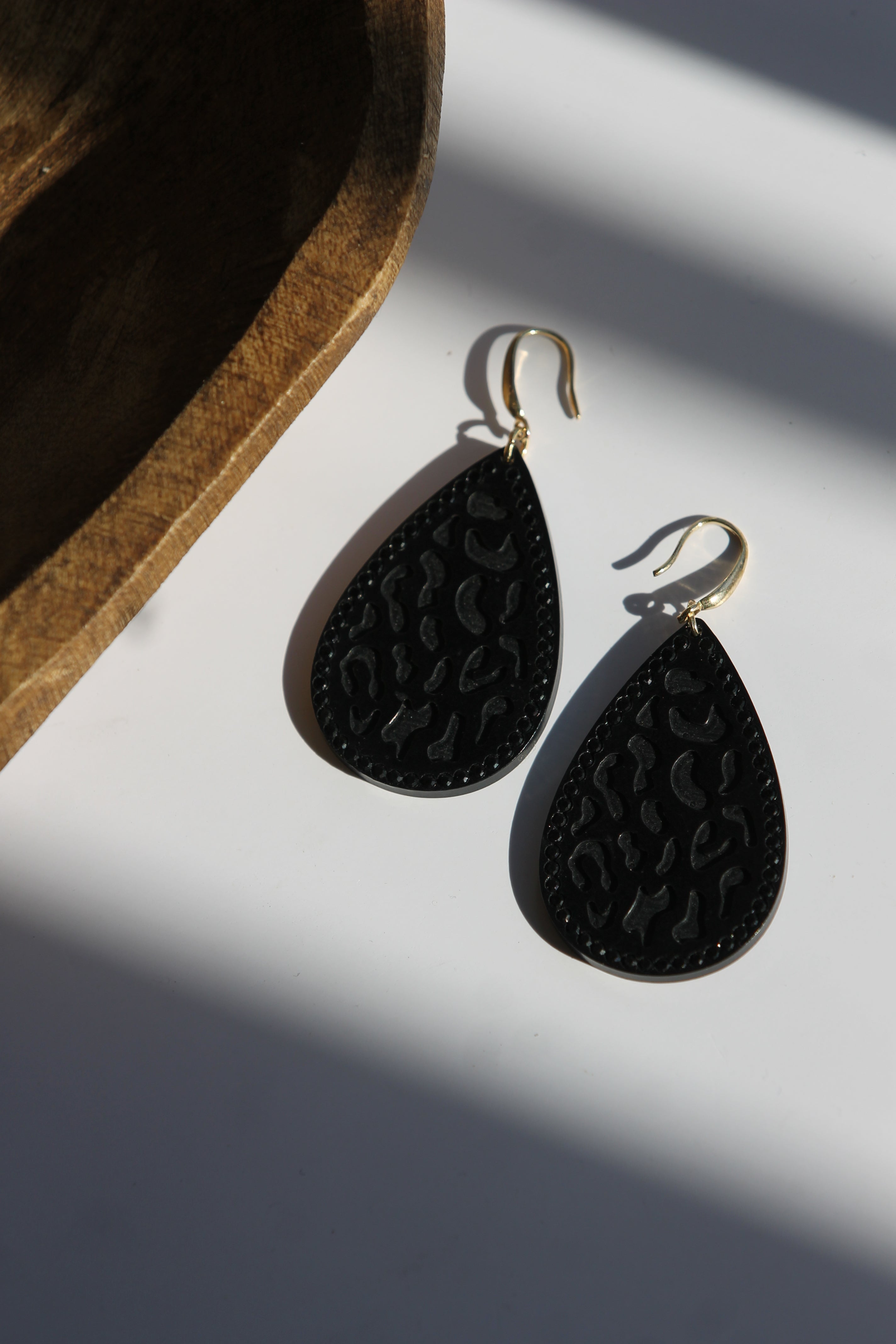 Pendientes colgantes negros